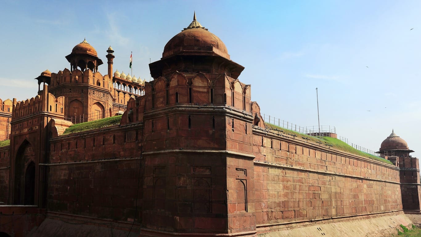 Vista lateral del Fuerte Rojo de Delhi