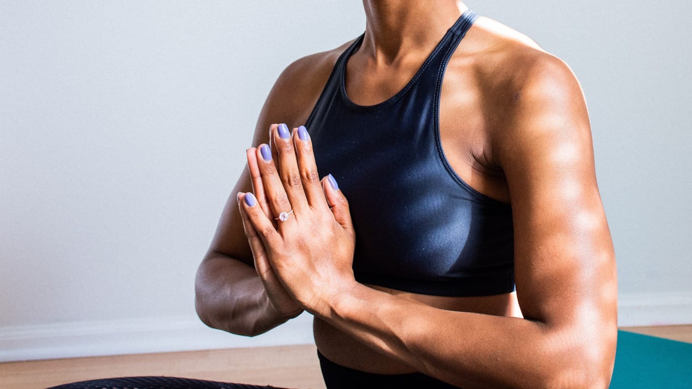 Manos en posición namaste