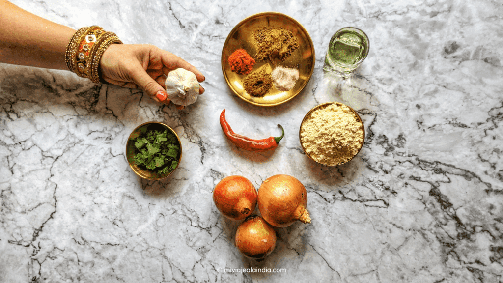 Ingredientes para preparar pakoras de cebolla