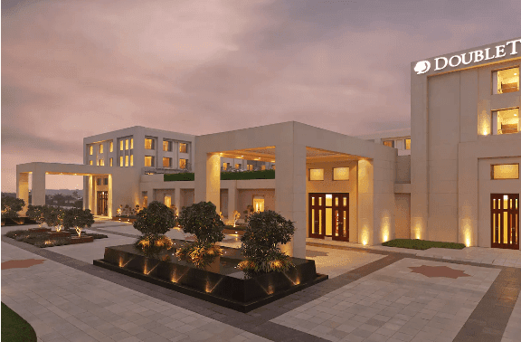 Exterior del hotel Doubletree de Agra