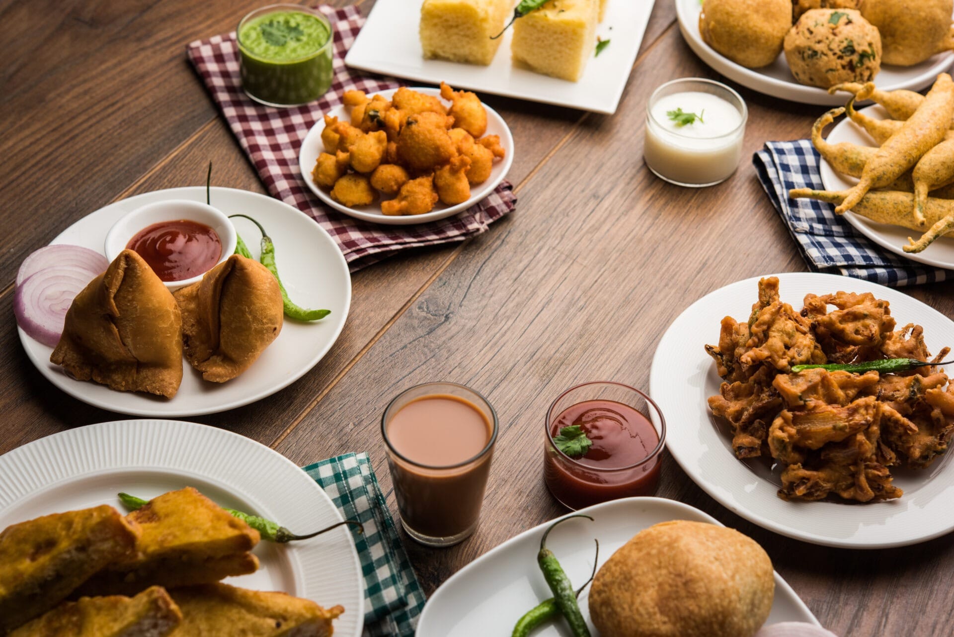 Selección de pakoras o pakodas indias