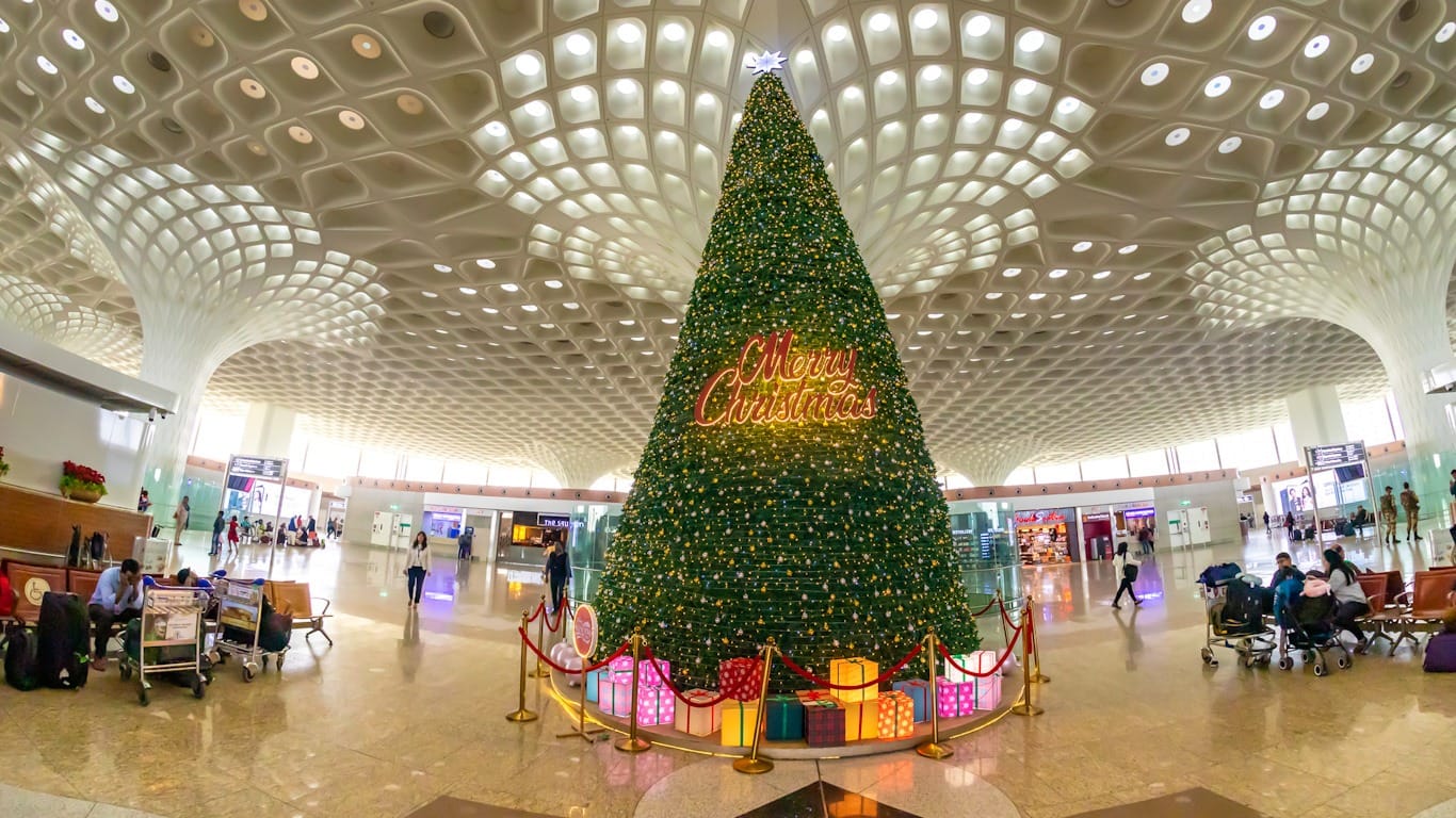 Árbol de Navidad en el aeropuerto de Mumbai