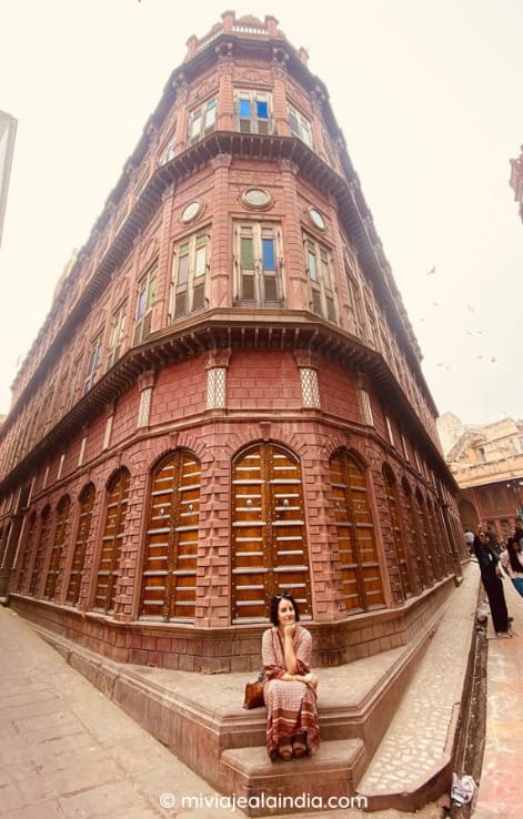 Isabel Gil en el icónico Rampuria Haveli de Bikaner