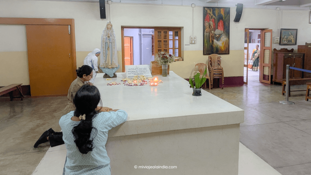 La tumba de la Madre Teresa de Calcuta en Kolkata